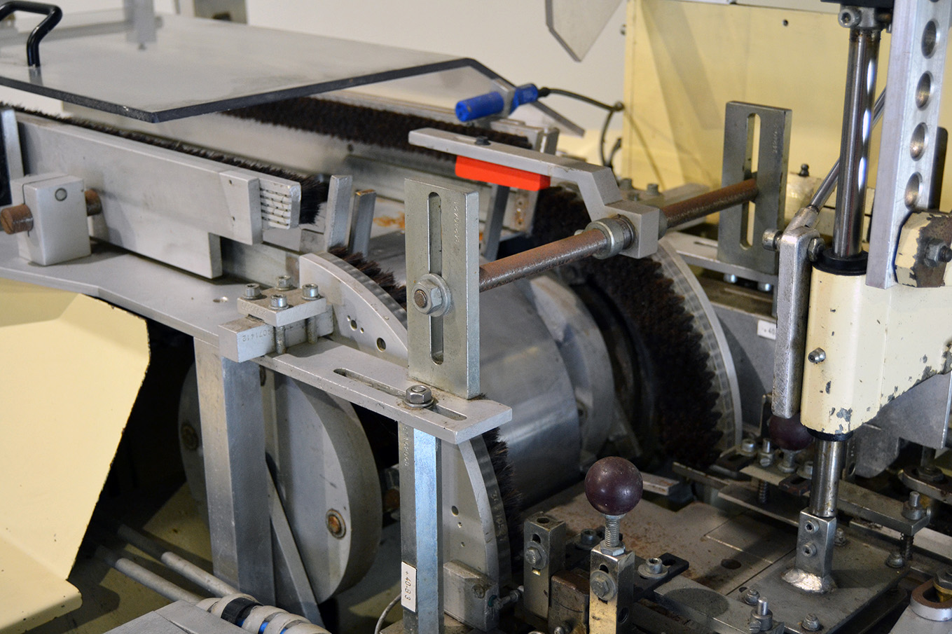Loesch LTM-GR chocolate wrapper machine (11)