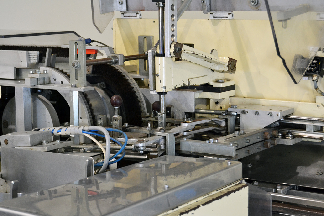 Loesch LTM-GR chocolate wrapper machine (3)