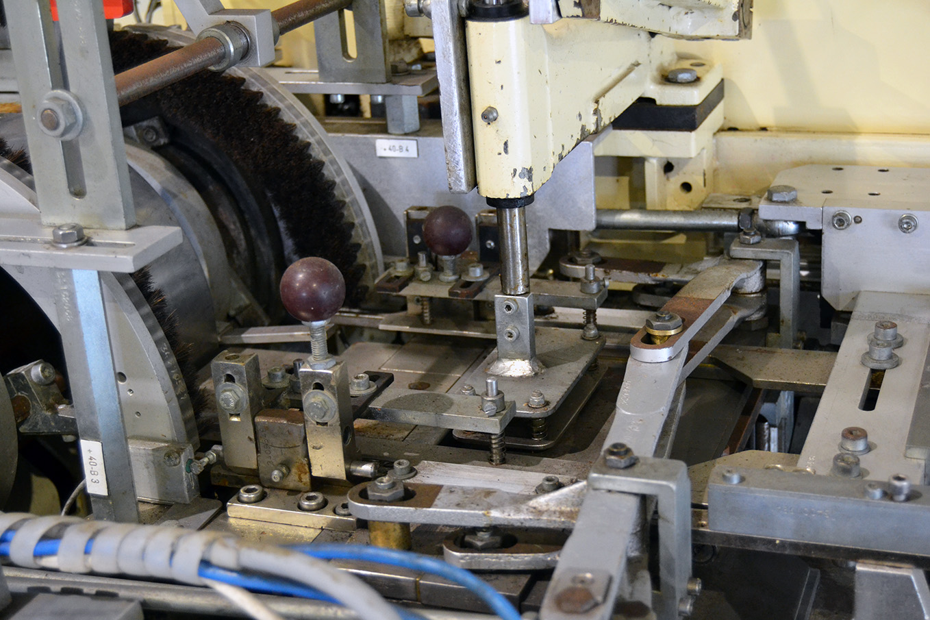 Loesch LTM-GR chocolate wrapper machine (6)