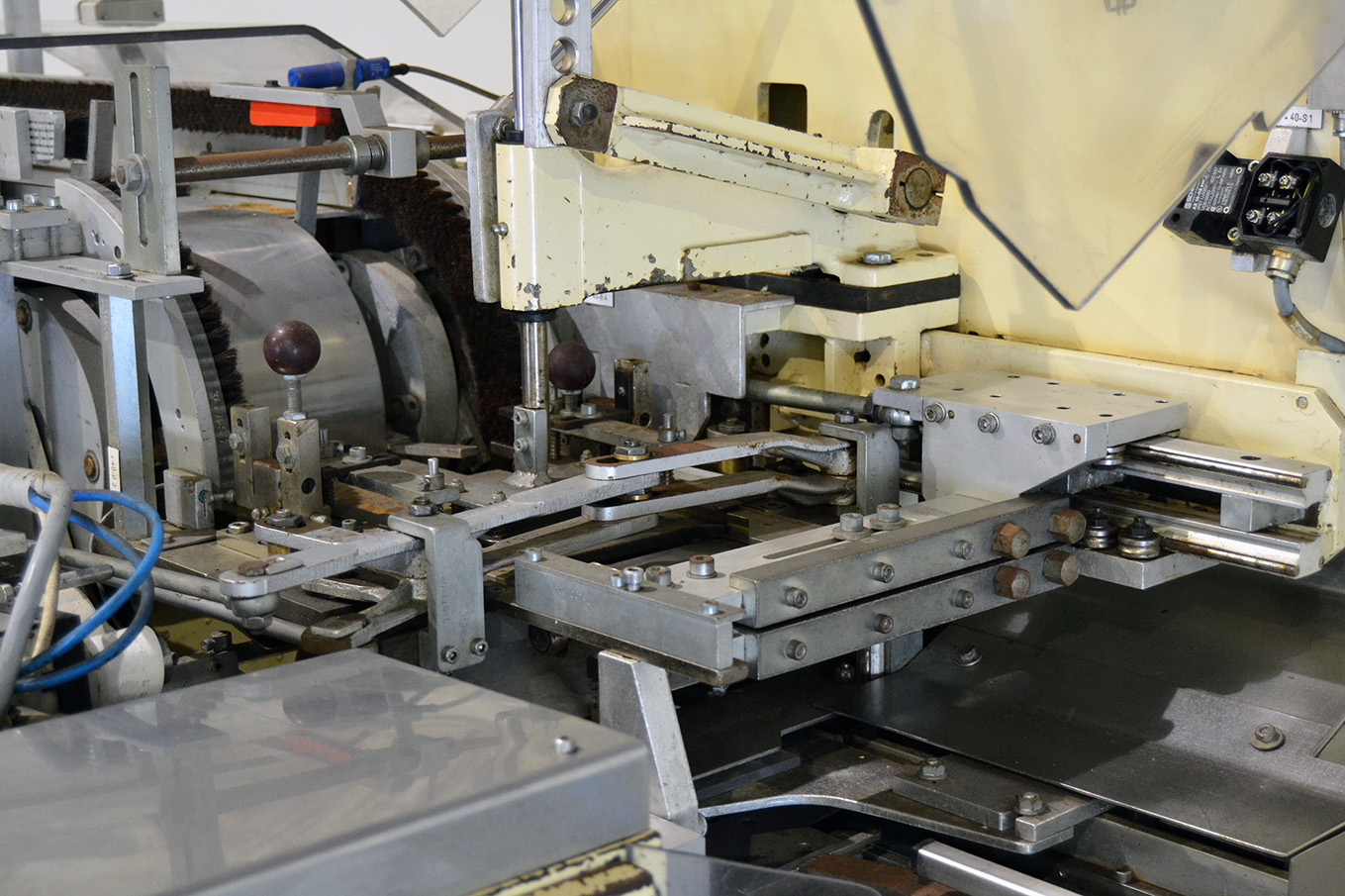 Loesch LTM-GR chocolate wrapper machine (7)