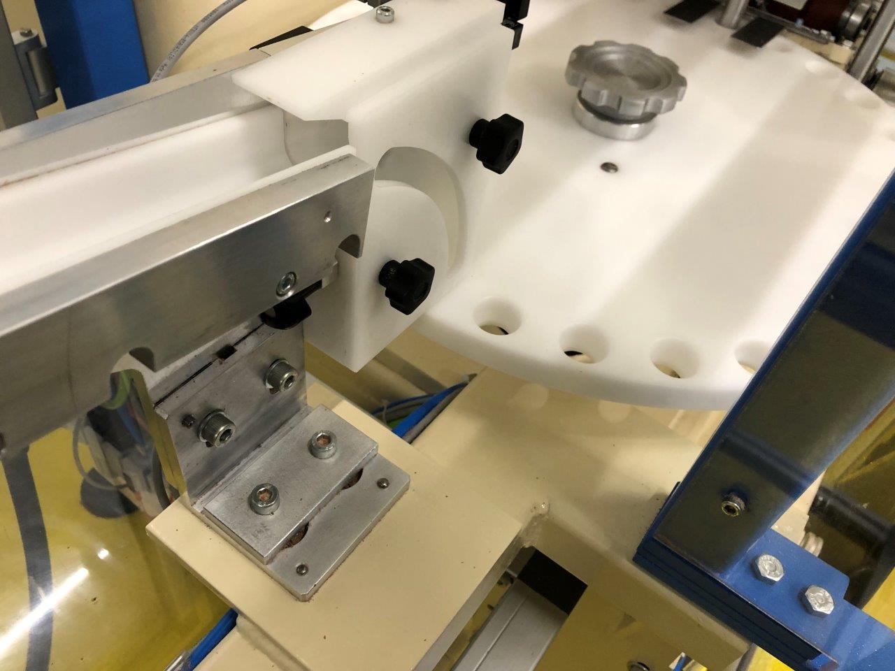GD 2350 double twist ball wrapping machine (6)