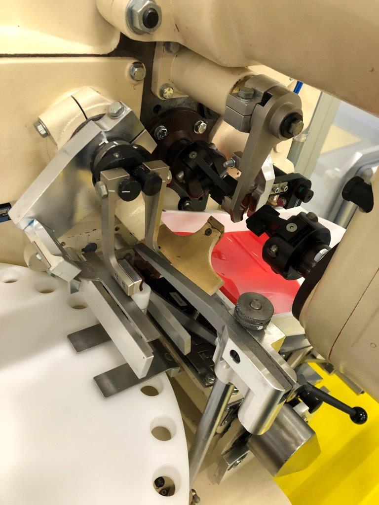 GD 2350 double twist ball wrapping machine (9)